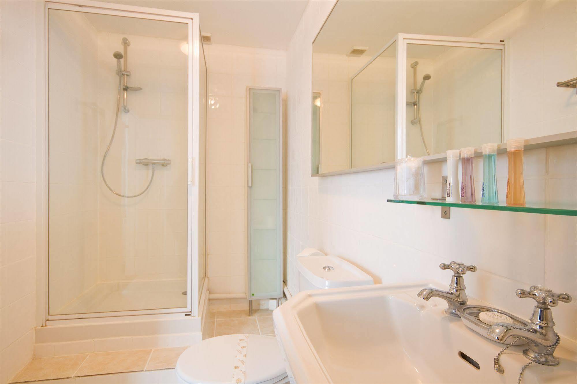 The Guesthouse East Eastbourne Bagian luar foto