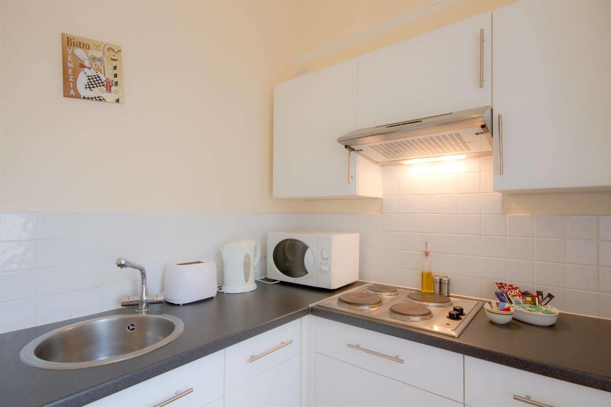 The Guesthouse East Eastbourne Bagian luar foto