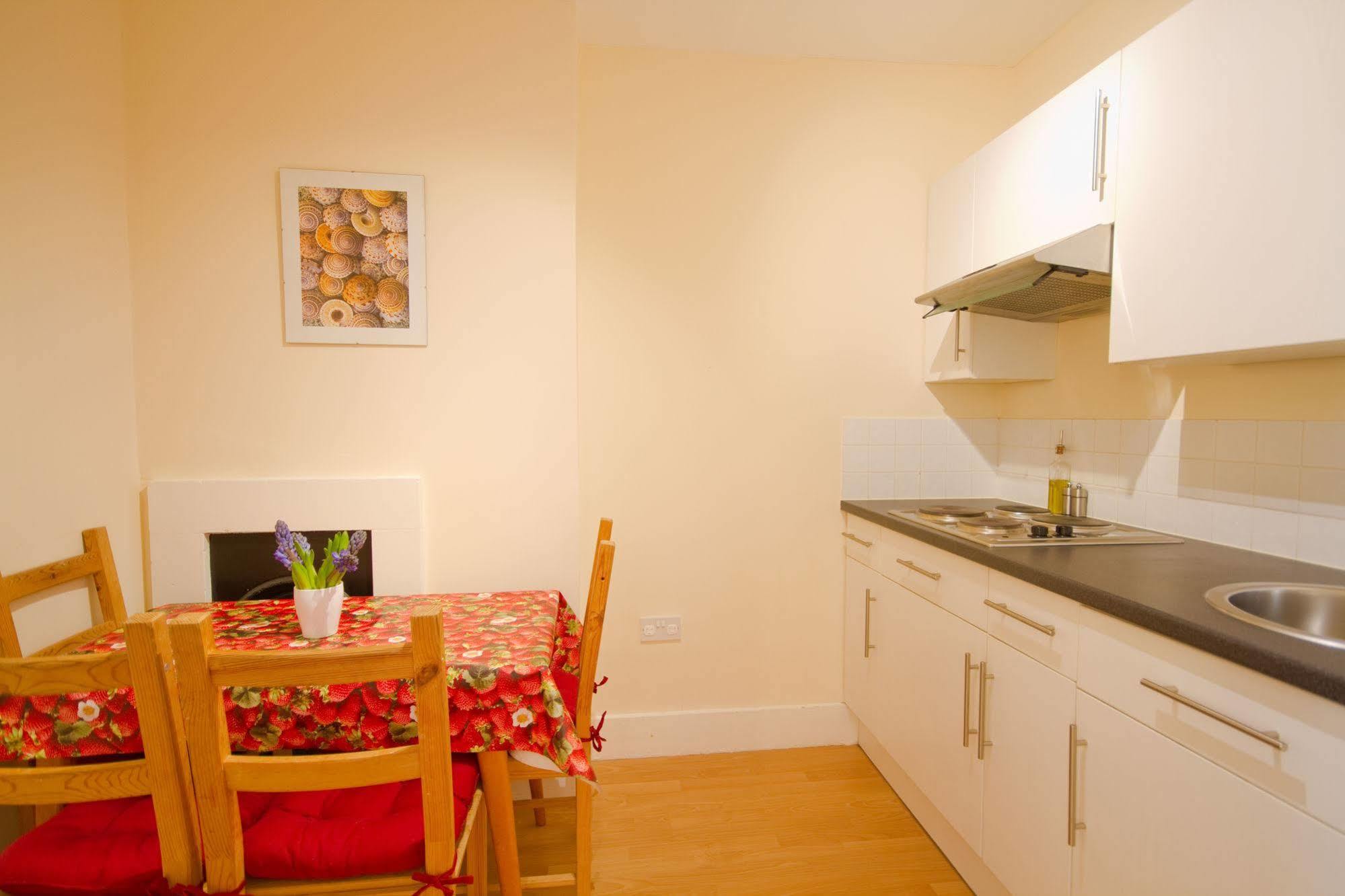 The Guesthouse East Eastbourne Bagian luar foto